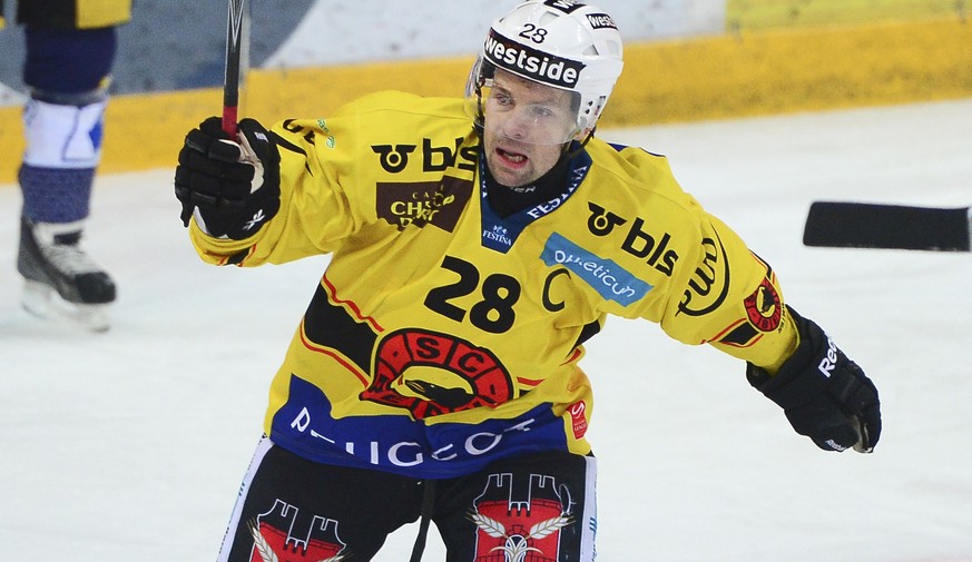 Nullnummer Martin Plüss ist der beste SCB-Mann in Langnau. Irgendwie lustig ...