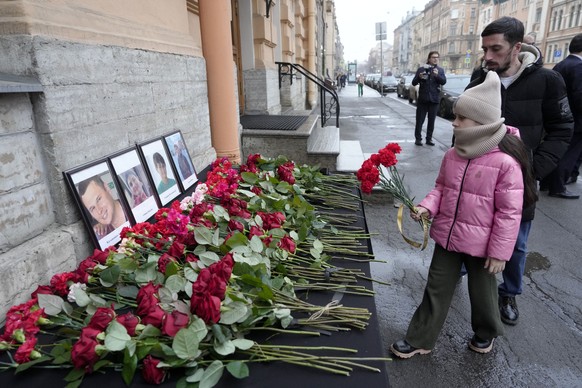 People lay flowers at the Consulate of Azerbaijan in the memory of victims of the Azerbaijan Airlines&#039; Embraer 190 that crashed near the Kazakhstan&#039;s airport of Aktau, in St. Petersburg, Rus ...