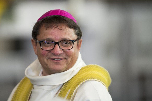 Der Basler Bischof Felix Gmuer waehrend dem Oekumenischen Gottesdienst in der vollbesetzten Kirche St. Michel anlaesslich der Feierlichkeiten am Samstag, 1. April 2017, in Zug. Die Reformierte und Kat ...