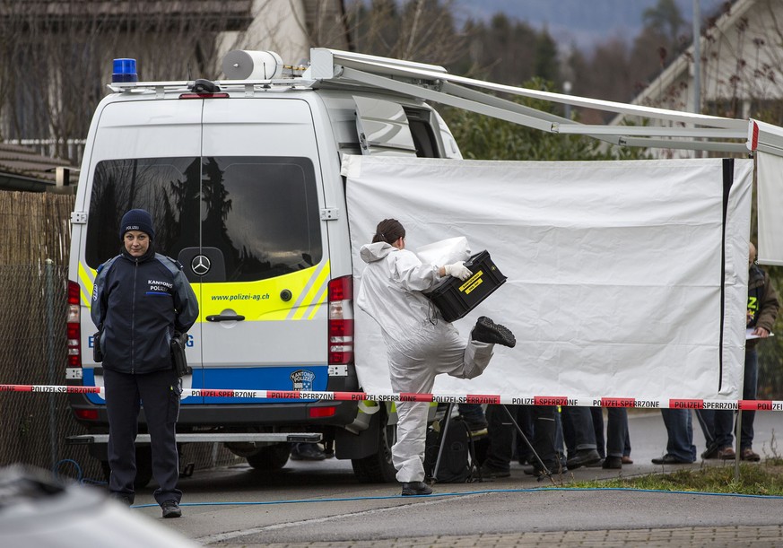 Spurensicherung Ort des brutalen Verbrechens in Rupperswil, drei Tage vor Weihnachten 2015.