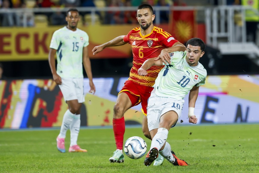 epa13265518 North Macedonia's Visar Musliu (L) fights for the ball with Switzerland's Zeki Amdouni during the UEFA Nations League soccer match between North Macedonia and Switzerland in Skop ...