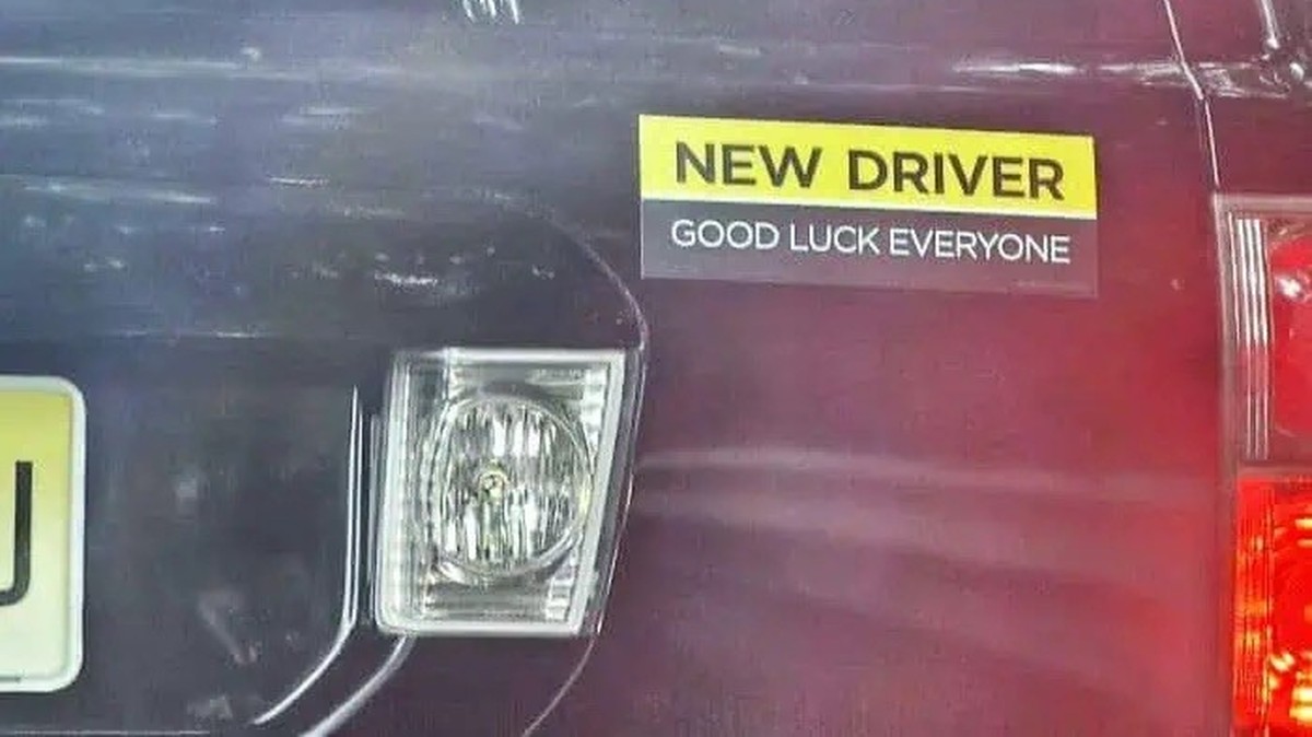 Okay bei diesen Autoaufklebern mussten wir lachen. 
https://pleated-jeans.com/2024/09/18/hilarious-bumper-stickers/
