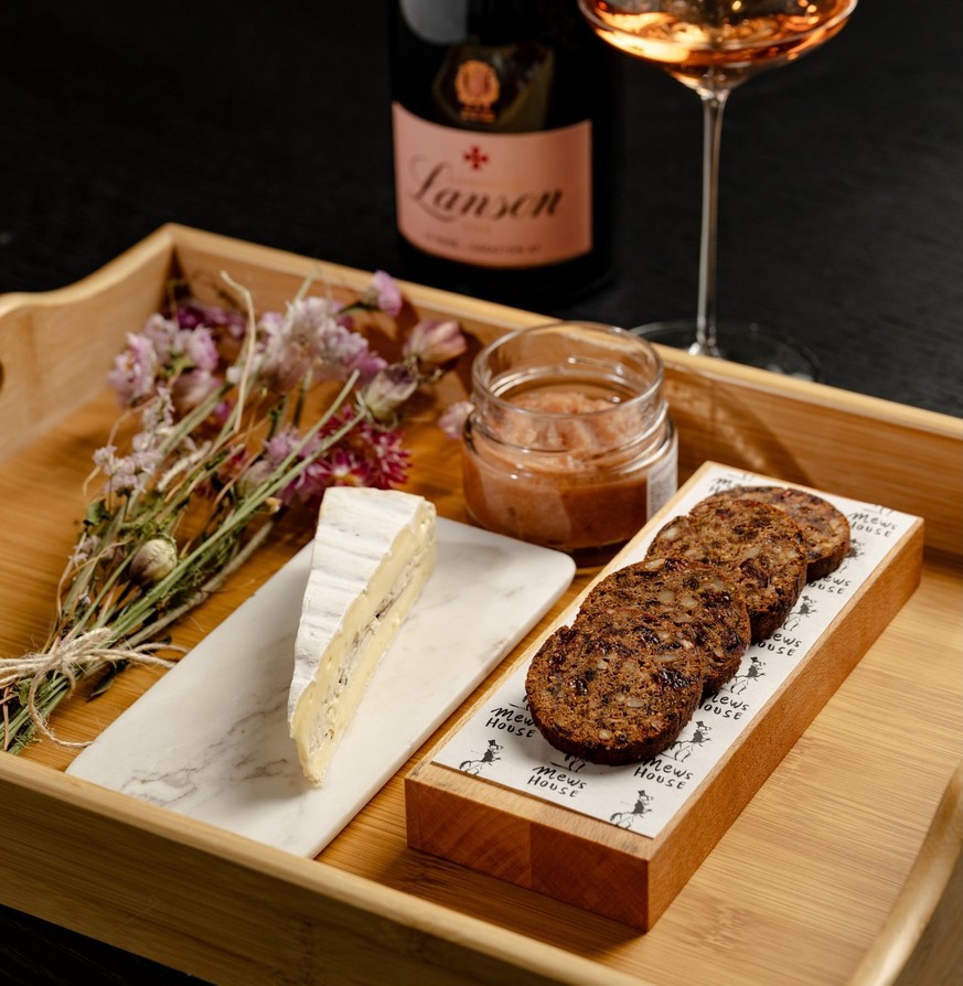 Weihnachtsmenu von Pascal Schmutz 2025

NR Production GmbH
Nicole Rötheli
nicole@nicoleroetheli.com
+41 78 896 77 79
www.nicoleroetheli.com