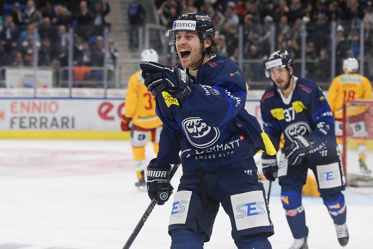 Ambri's player Andre Heim celebrates the 3-1 goal, during the preliminary round game of National League A (NLA) Swiss Championship 2022/23 between HC Ambri Piotta and SCL Tigers at the ice stadiu ...