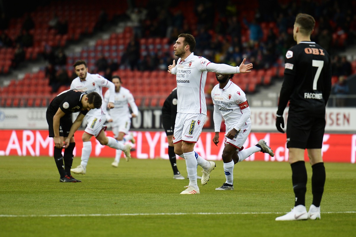 Au centre, le joueur valaisan Pajtim Kasami celebre son but, lors de la rencontre de football de Super League entre le FC Sion et le Fussball-Club Thoune ce dimanche 25 novembre 2018 au stade de Tourb ...