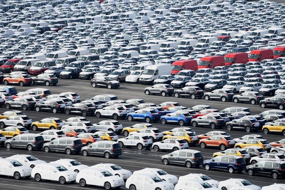 epa07484453 (FILE) - Volkswagen cars for export wait for shipping at the port in Emden, Germany, 09 March 2018 (reissued 04 April 2019). Reports on 04 April 2019 state leading German economic institut ...