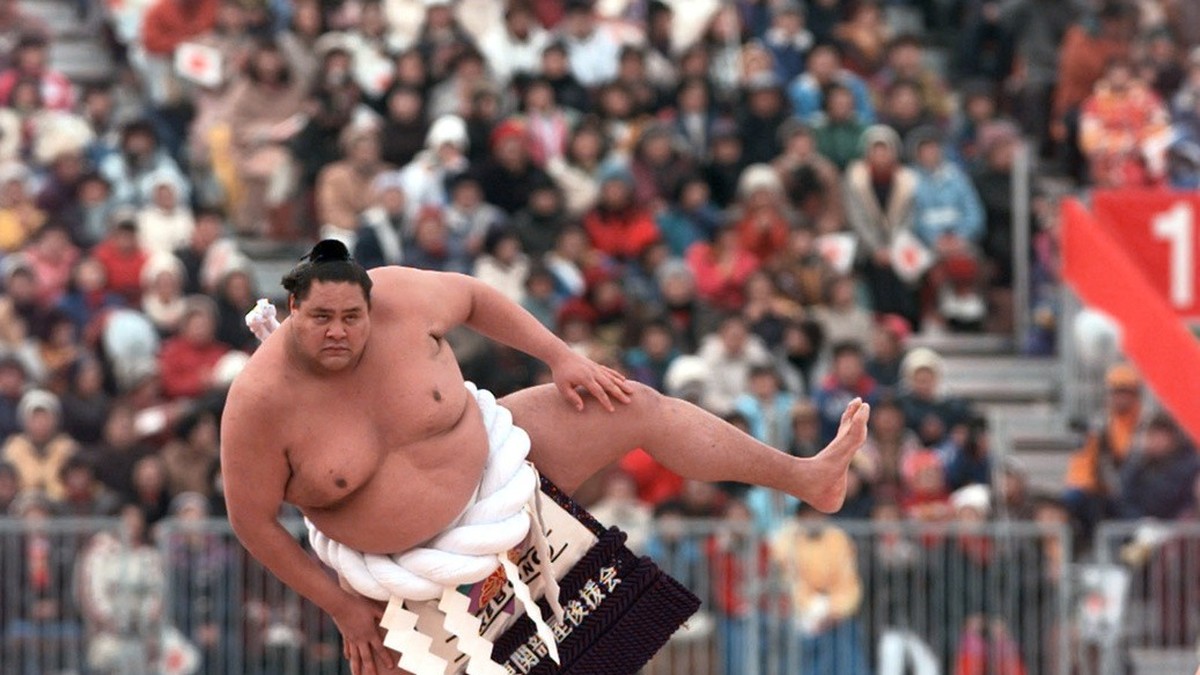 大相撲スター曙死去 – 日本は特別な人の死を悼む