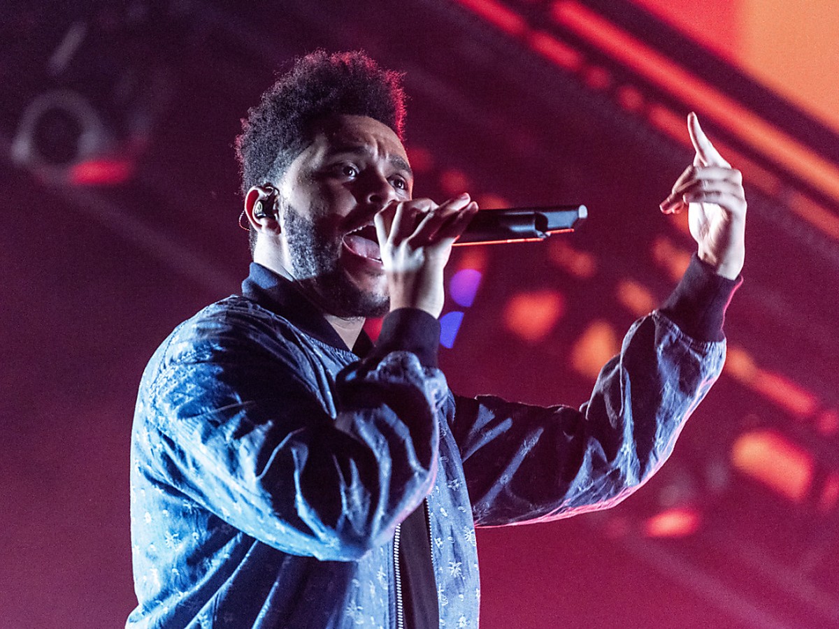 The Weeknd est connu pour son univers tr�s cin�matographique. Son dernier album, "After Hours", sorti en mars 2020, a �t� illustr� par des vid�os conceptuelles truff�es de r�f�rences � des l ...