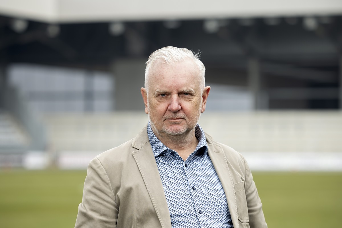 Dietmar Faes, Praesident des FC Biel, posiert am Mittwoch, 19. Februar 2025, in der Tissot Arena in Biel. (KEYSTONE/Peter Klaunzer)