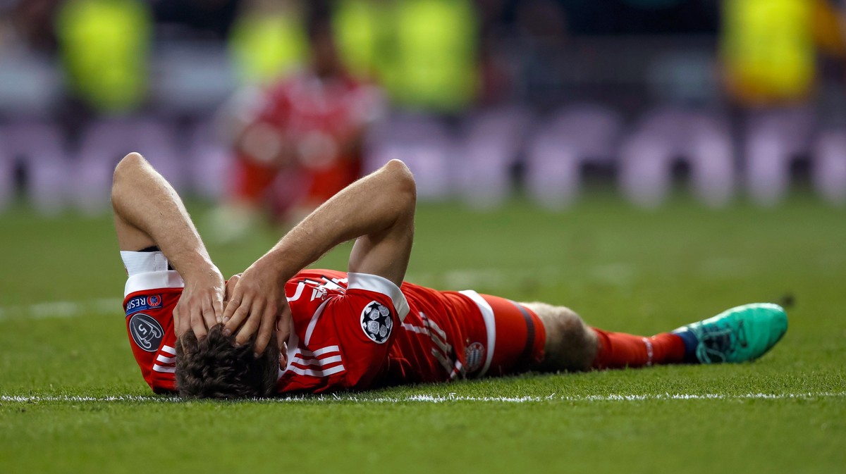 epa06705486 Bayern Munich's Thomas Mueller reacts after the UEFA Champions League semi finals second leg match between Real Madrid and Bayern Munich at Santiago Bernabeu stadium in Madrid, Spain, ...