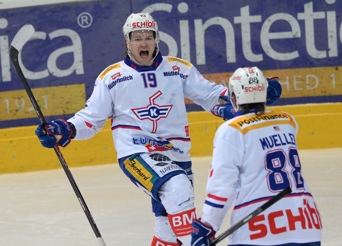 Klotens Steve Kellenberger dreht die Partie gegen Ambri mit dem 2:1.&nbsp;