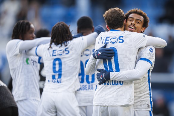 Le milieu lausannois Olivier Custodio (gauche) et le milieu lausannois Antoine Bernede (droite) celebrent le but de l&#039;attaquant lausannois Brighton Labeau lors de la rencontre de football de Supe ...