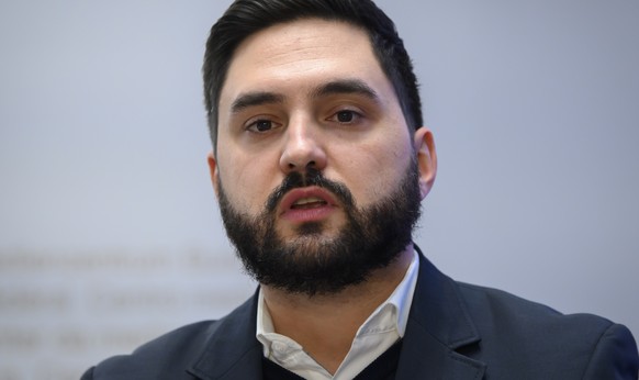 Cedric Wermuth, Nationalrat SP (AG), Co-Praesident SP Schweiz spricht waehrend einer Medienkonferenz der ueberparteilichen Allianz fuer ein Nein zum Stempelsteuer-Bschiss, am Mittwoch, 22. Dezember 20 ...
