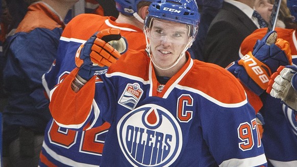 Edmonton Oilers&#039; Connor McDavid (97) celebrates a goal against the Los Angeles Kings during the first period of an NHL hockey game in Edmonton, Alberta, Tuesday, March 28, 2017. (Jason Franson/Th ...