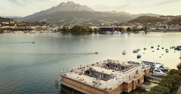 Vogelperspektive: sommerliche Abendstimmung Luzern mit Blick ueber das Seebad Luzern und Pilatus
