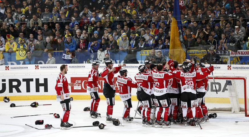 ARCHIVBILD ZUM SDA-TEXT ZUR GESCHICHTE DES SPENGLER CUP, AM MITTWOCH, 23. DEZEMBER 2020 - The players of Team Canada celebrate their victory after beating HC Davos in the Final game between Team Canad ...