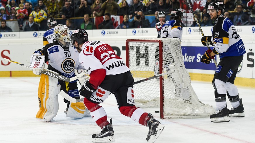 Geschlagen: Tom Pyatt bezwingt Lugano-Goalie Elvis Merzlikins.