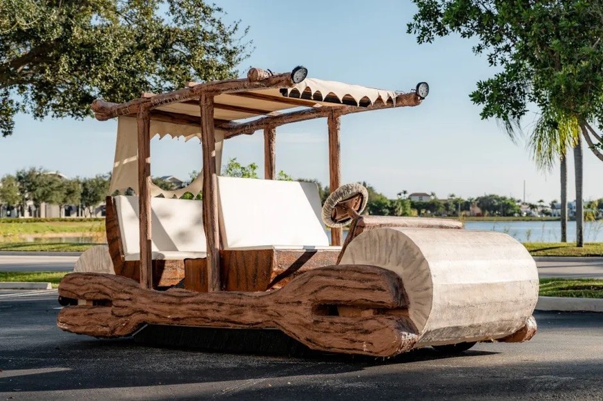 Flintmobile-Style Golf Cart

Sold for USD $19,999 on 1/22/25

https://bringatrailer.com/listing/flintmobile-style-golf-cart/