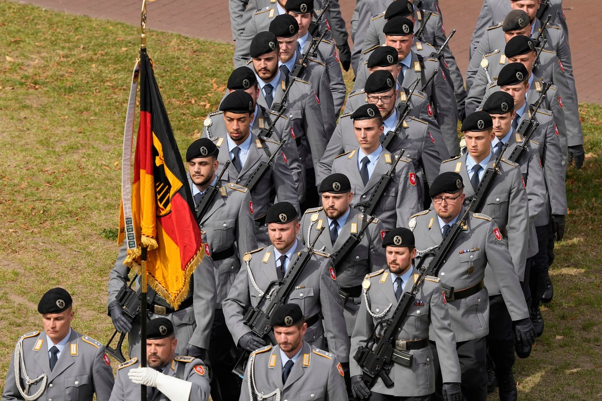 FILE - New recruits of the German Army Bundeswehr attend a ceremony to take their oath in front of the North Rhine-Westphalia state parliament in Duesseldorf, Germany, on Sept. 4, 2025. (AP Photo/Mart ...