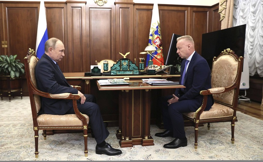 Vladimir Putin und Dmitry Mazepin im Januar 2022.