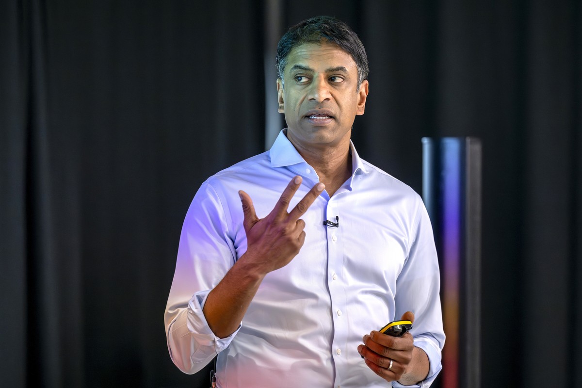 epa11865434 CEO of Novartis, Vasant Narasimhan, gestures as he speaks during a press conference in Basel, Switzerland, 31 January 2025. Narasimhan presented the company's fourth quarter and 2024  ...