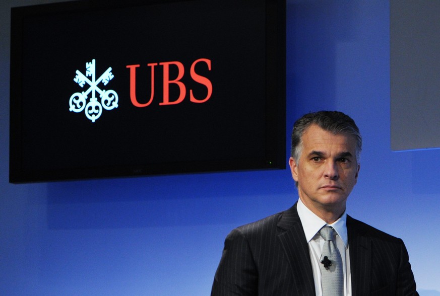 ARCHIV - ZU DEN QUARTALSZAHLEN DER UBS, AM FREITAG, 27. OKTOBER 2017, ERHALTEN SIE FOLGENDE ARCHIVBILDER ----- UBS CEO Sergio Ermotti arrives for a press conference announcing the bank&#039;s 2012 ful ...