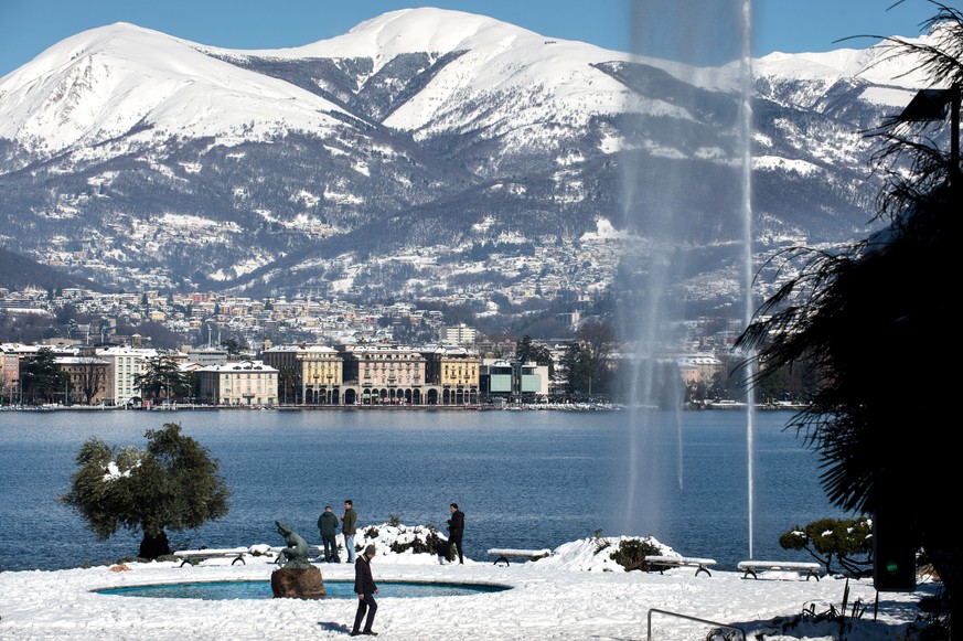 Tote Hose in der Tessiner Hotellerie im Winter – schneebedecktes Ufer des Luganersees im März 2016.