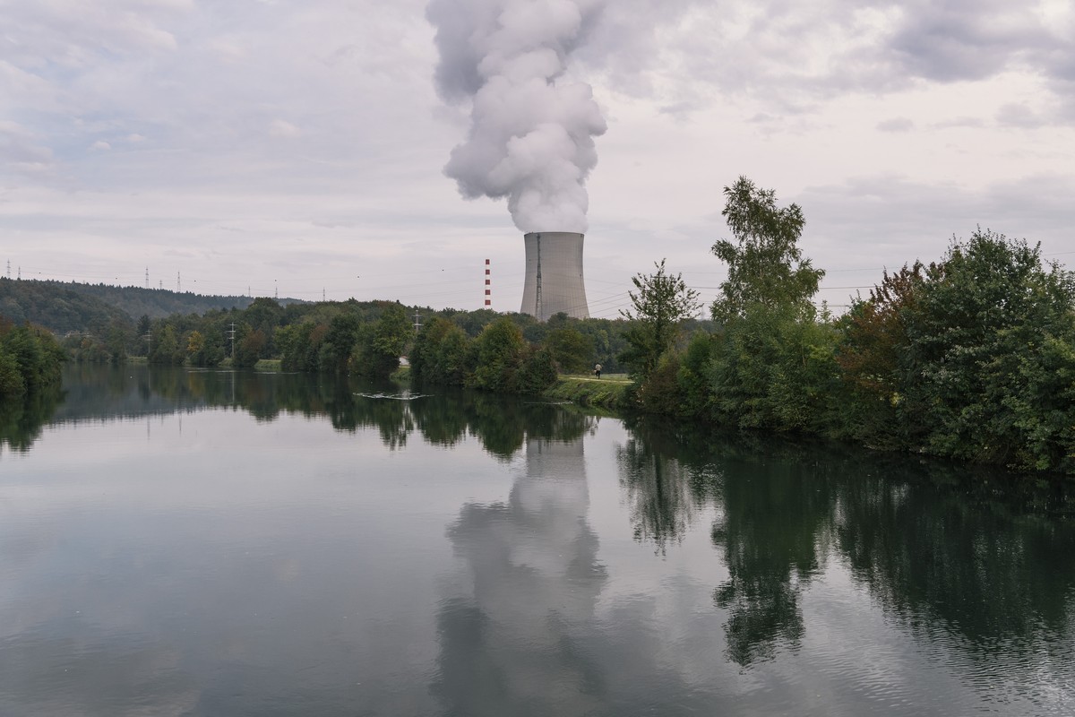 ZUR EIDGENOESSISCHEN ABSTIMMUNG UEBER DIE VOLKSINITIATIVE "FUER DEN GEORDNETEN AUSSTIEG AUS DER ATOMENERGIE (ATOMAUSSTIEGSINITIATIVE)" VOM SONNTAG, 27. NOVEMBER 2016, STELLEN WIR IHNEN FOLGE ...