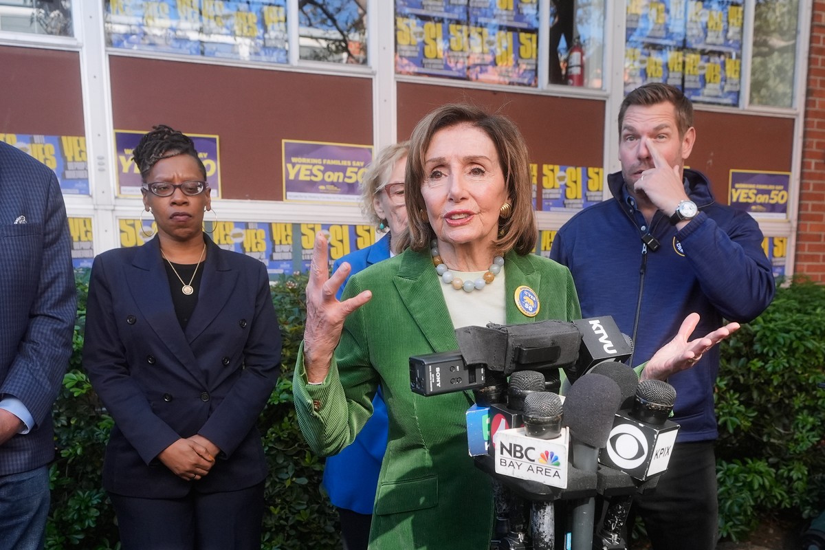 Rep. Nancy Pelosi, D-Calif., middle, speaks to reporters after a campaign event on Proposition 50 in San Francisco, Monday, Nov. 3, 2025. (AP Photo/Jeff Chiu)
Nancy Pelosi