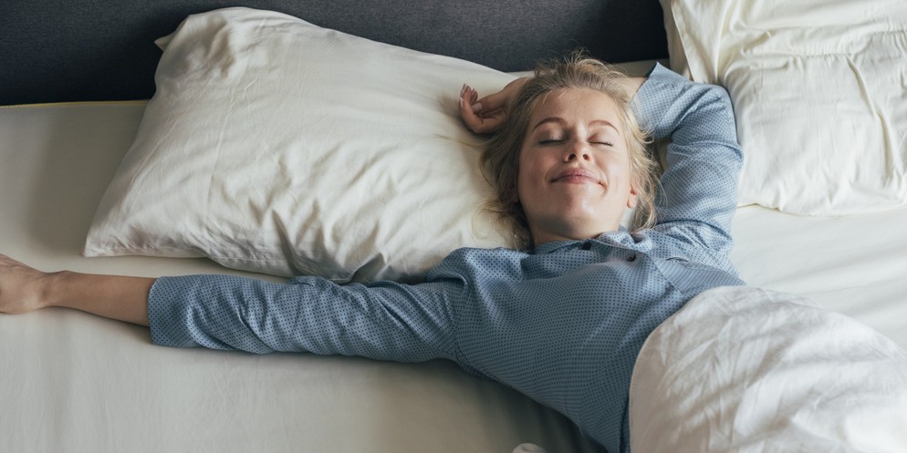 Das ganze Bett für sich – einer der Gründe, die für das Leben als Single sprechen.