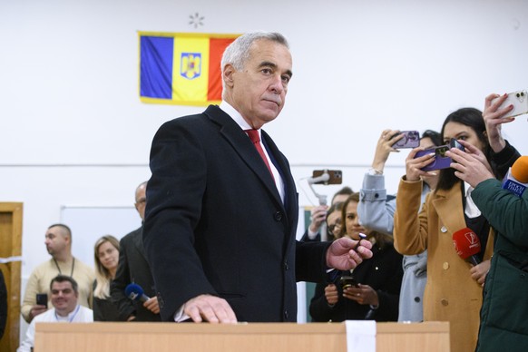 Calin Georgescu, an independent candidate for president who came first after the first round of presidential elections, casts his vote in the country&#039;s parliamentary elections, in Mogosoaia, Roma ...