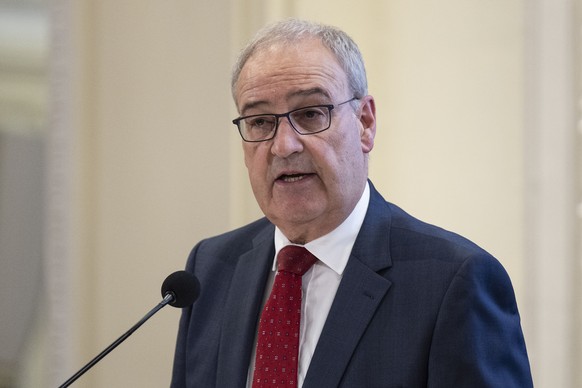 Bundesrat Guy Parmelin spricht an einer Medienkonferenz zur Microsoft-Initiative zur Verbreitung von KI in der Schweiz, am Montag, 2. Juni 2025, in Bern. (KEYSTONE/Peter Schneider)
