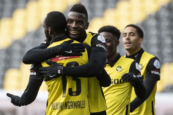 YBs Jean-Pierre Nsame, rechts, und YBs Nicolas Moumi Ngamaleu feiern den Treffer zum 2-0 im Fussball Meisterschaftsspiel der Super League zwischen den Berner Young Boys und dem FC Lugano, am Sonntag,  ...