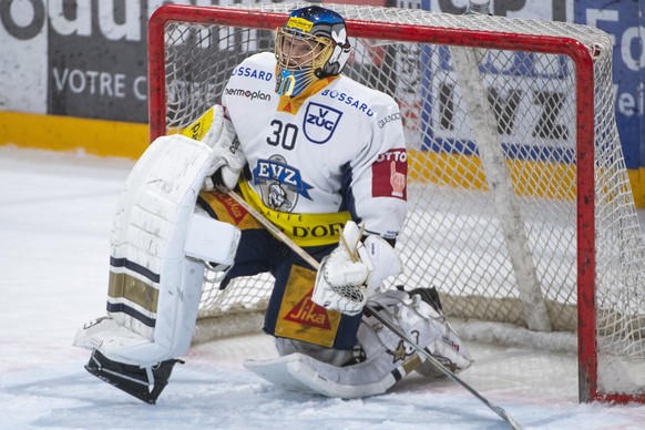 Zugs Goalie, Leonardo Genoni, waehrend dem Meisterschaftsspiel der National League, zwischen dem HC Fribourg-Gotteron und dem EV Zug, am Dienstag 25. Februar 2020, in der BCF Arena in Fribourg. (KEYST ...