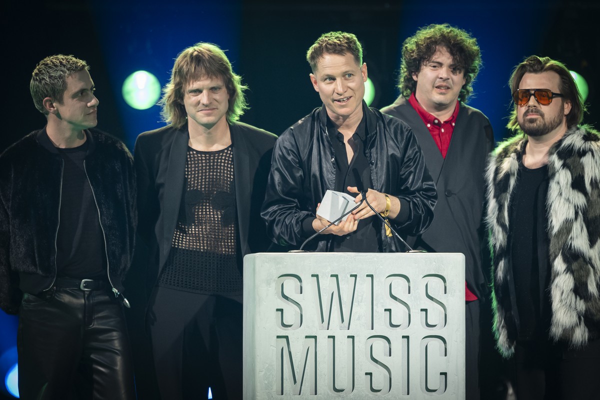 Best Group Hecht thanks for winning at the award ceremony of the Swiss Music Awards in Zurich, Switzerland, on Thursday, March 19, 2026. (KEYSTONE/Andreas Becker)
