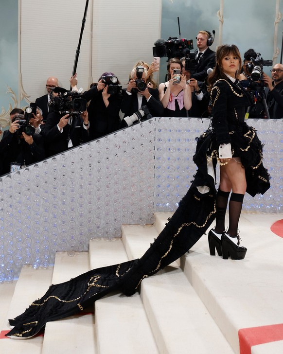 NEW YORK, NEW YORK - MAY 01: Jenna Ortega attends the 2023 Costume Institute Benefit celebrating &quot;Karl Lagerfeld: A Line of Beauty&quot; at Metropolitan Museum of Art on May 01, 2023 in New York  ...