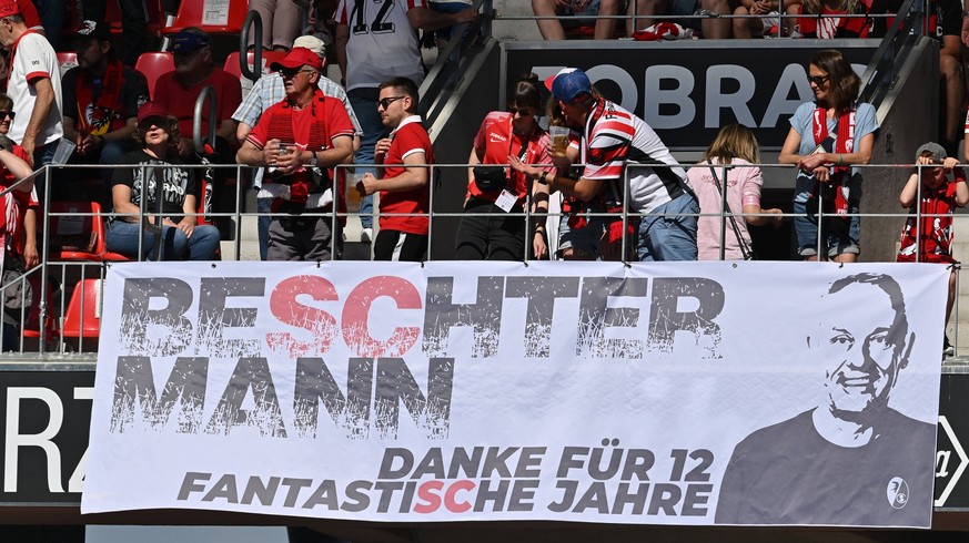 11.05.2024, xsltx, Fussball 1.Bundesliga, SC Freiburg - 1.FC Heidenheim emspor, v.l. Abschied Verabschiedung von Trainer Coach Christian Streich SC Freiburg DFL/DFB REGULATIONS PROHIBIT ANY USE OF PHO ...