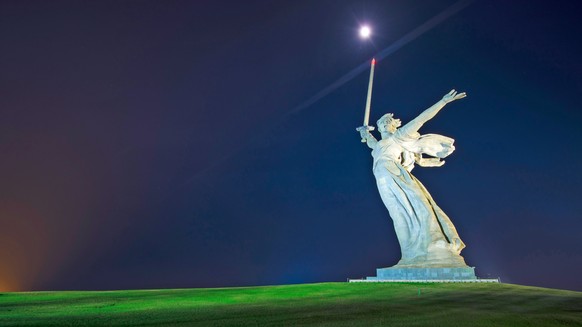 Mutter Heimat ruft - Statue 88 Meter Wolgograd Stalingrad Russland Zweiter Weltkrieg https://en.wikipedia.org/wiki/The_Motherland_Calls#Measurements
