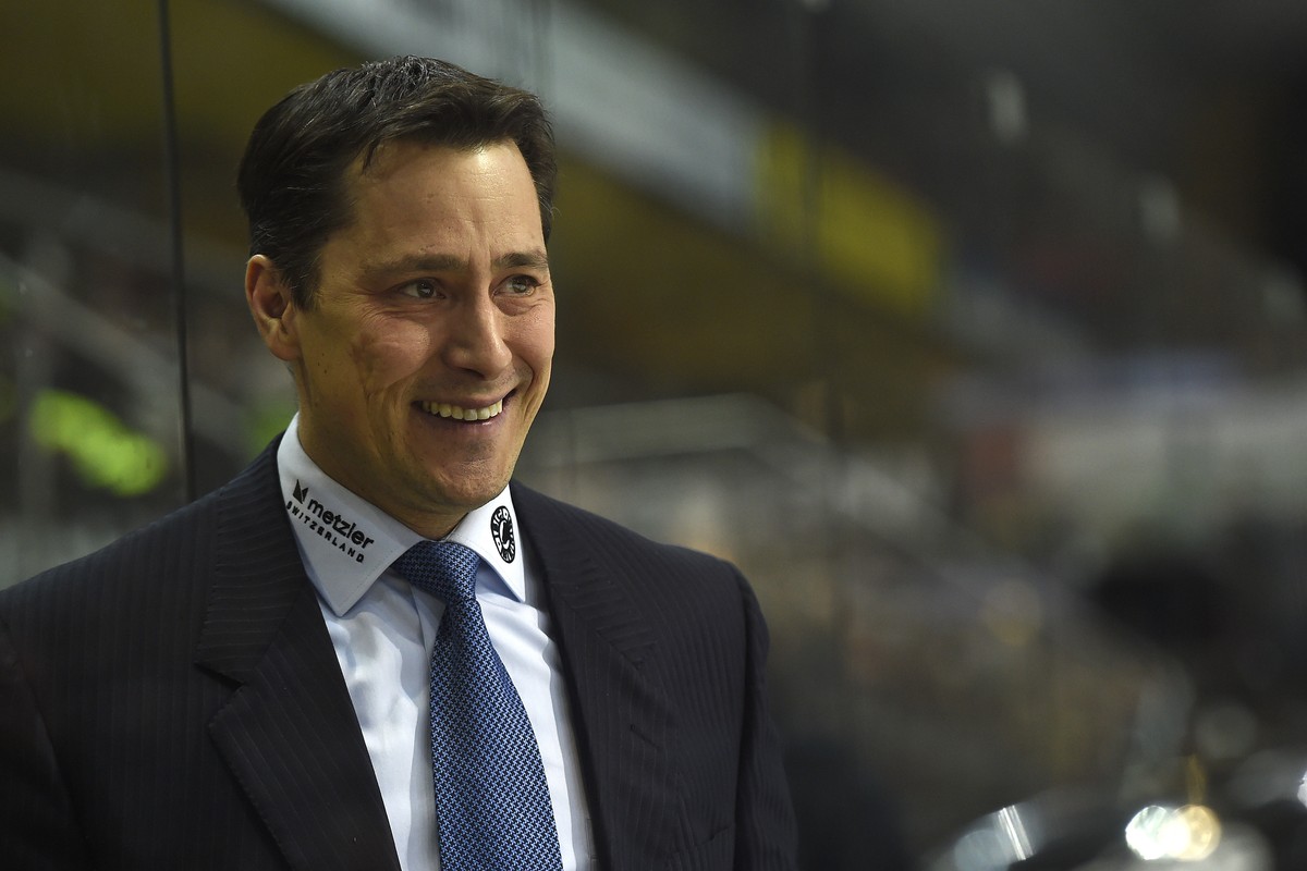 Trotz dem Playoff-Out kann Guy Boucher noch lächeln.