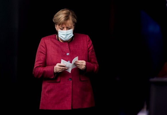 epa09548359 German Chancellor Angela Merkel prepares to welcome the Prime Minister of Finland at the Chancellery in Berlin, Germany, 27 October 2021. EPA/FILIP SINGER