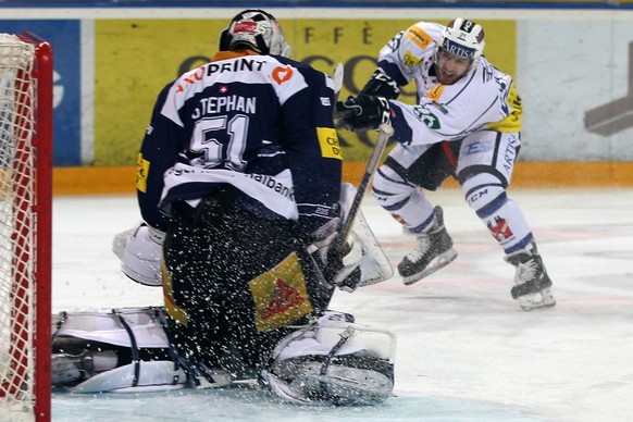 Tobias Stephan hält auch gegen Jason Fuchs dicht.