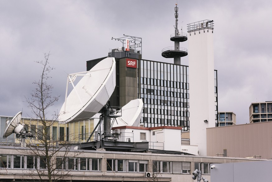 ARCHIV - ZUM THEMA MEDIENVIELFALT AN DER FRUEHLINGSSESSION AM MONTAG, 28. MAI 2018, STELLEN WIR IHNEN FOLGENDES BILDMATERIAL ZUR VERFUEGUNG -View on the building with satellite dishes of the Swiss Rad ...