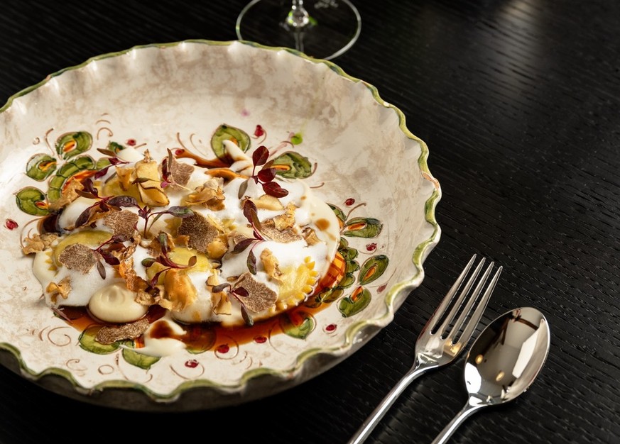 Weihnachtsmenu von Pascal Schmutz 2025

NR Production GmbH
Nicole Rötheli
nicole@nicoleroetheli.com
+41 78 896 77 79
www.nicoleroetheli.com