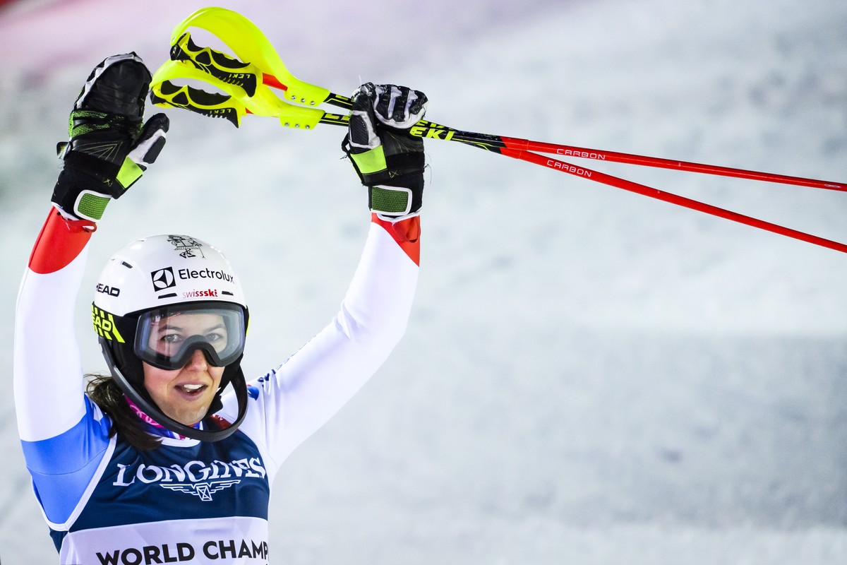 epa07353071 Wendy Holdener of Switzerland reacts in the finish area during the Slalom run of the women's Alpine Combined race at the FIS Alpine Skiing World Championships in Are, Sweden, 08 Febru ...