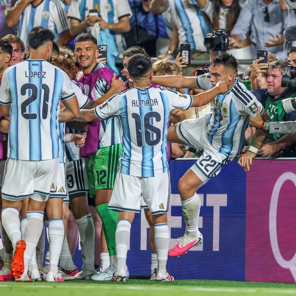 JULY 11, 2026: Argentina forward Lautaro Martinez 22 jumps back to the pitch to celebrates with teammates at Kansas City Stadium in Kansas City, MO. /CSM Kansas City United States - ZUMAc04_ 20260711_ ...