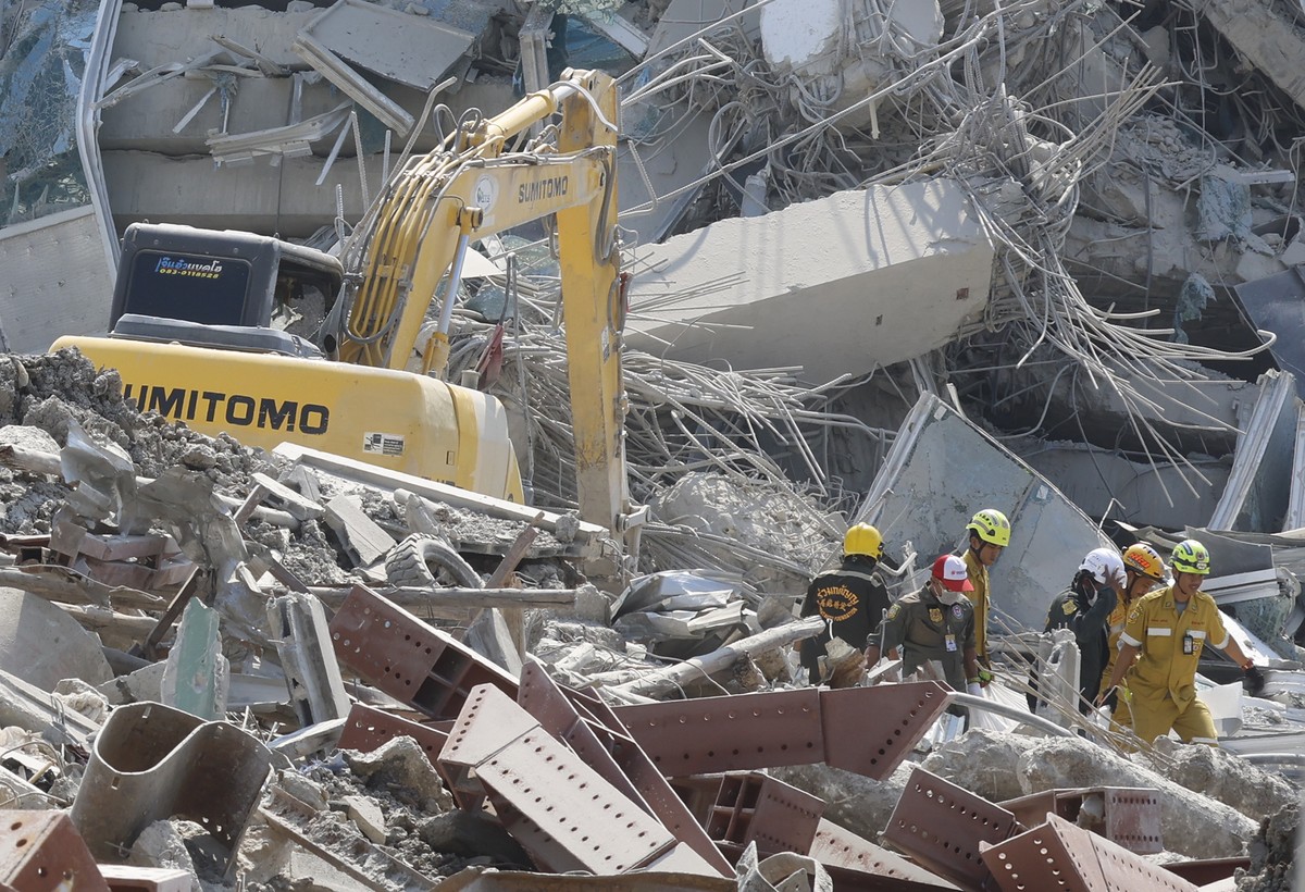 epa11994013 Rescue workers search for survivors of a building collapse after an earthquake in Bangkok, Thailand, 28 March 2025. A 7.7-magnitude earthquake struck Myanmar, according to the United State ...