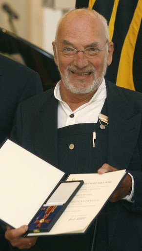 2007 bekam Peter Lustig das deutsche Bundesverdienstkreuz.