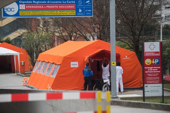 Der Eingangsbereich der Notaufnahme mit Triage-Zone im Kantonspital &#039;&#039;La Carita&#039;&#039; in Locarno am Donnerstag, 12. Maerz 2020. Das Krankenhaus wird zum Referenzzentrum fuer die Corona ...