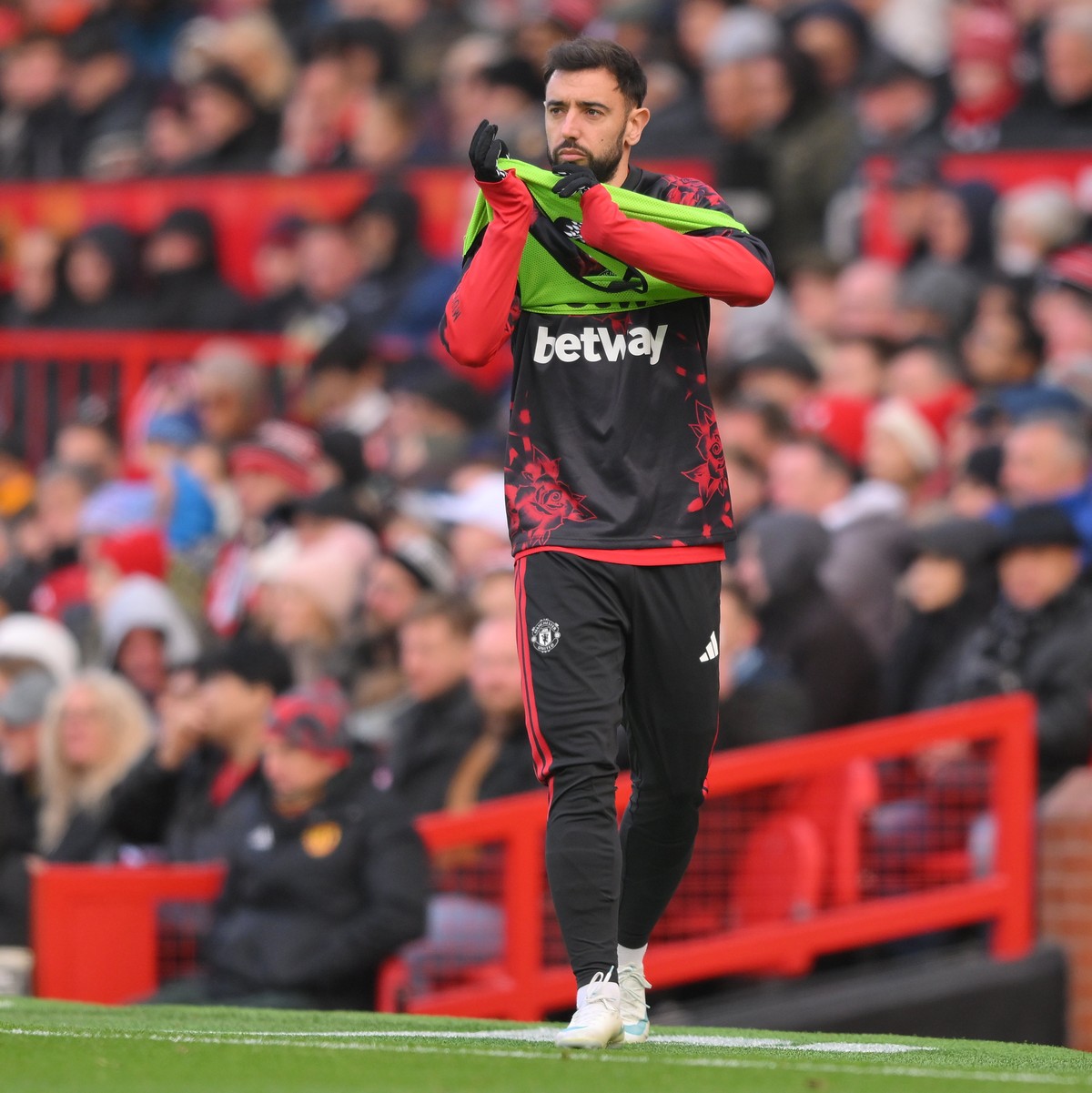 epa13330811 Bruno Fernandes of Manchester United warms up during the English Premier League match Manchester United FC against AFC Bournemouth, in Manchester, Britain, 25 October 2026. EPA/GARY OAKLEY ...