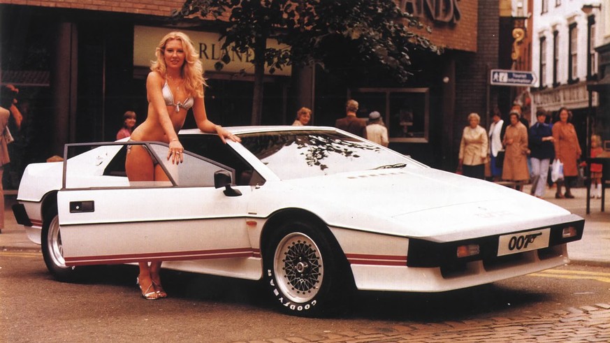 lotus esprit 1979 http://www.lotusespritturbo.com/James_Bonds_Lotus_Esprit_Turbo.htm